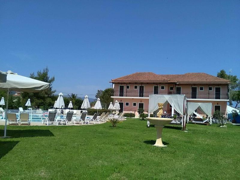 Eleni'S Garden & Castello Suites اليكاناس المظهر الخارجي الصورة