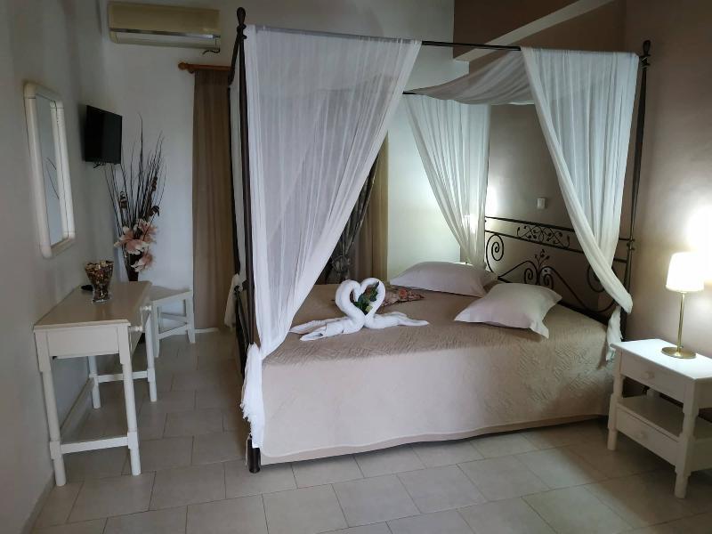 Eleni'S Garden & Castello Suites اليكاناس المظهر الخارجي الصورة