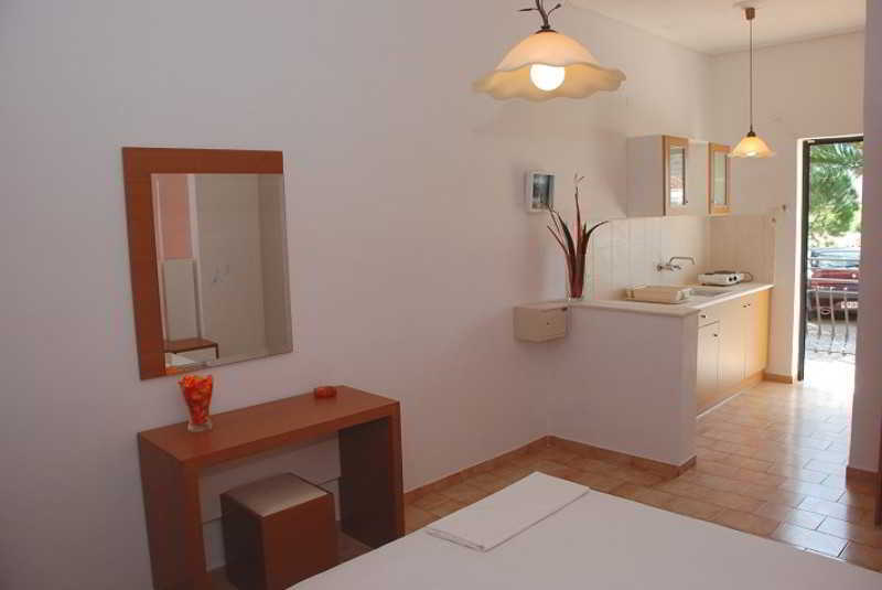 Eleni'S Garden & Castello Suites اليكاناس المظهر الخارجي الصورة