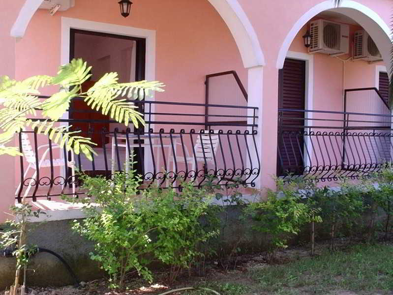 Eleni'S Garden & Castello Suites اليكاناس المظهر الخارجي الصورة
