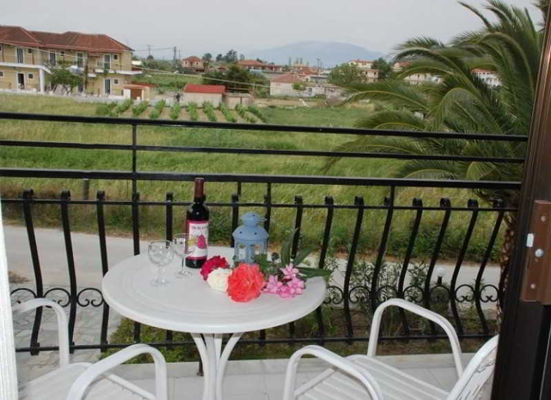 Eleni'S Garden & Castello Suites اليكاناس المظهر الخارجي الصورة
